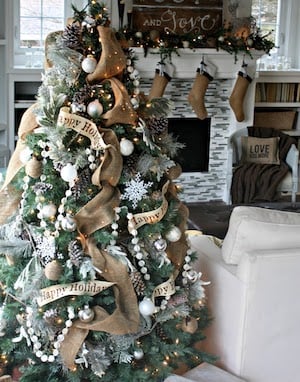 Simple Rustic Christmas Tree Decorating Ideas - Reinvented Delaware