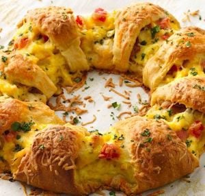Bacon, Egg and Cheese Brunch Ring