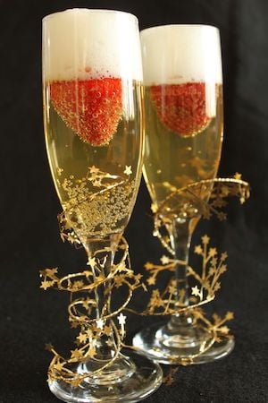 Star Garland wrapped around Champagne flutes