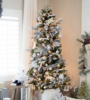 Black and White Christmas Tree Decorations 