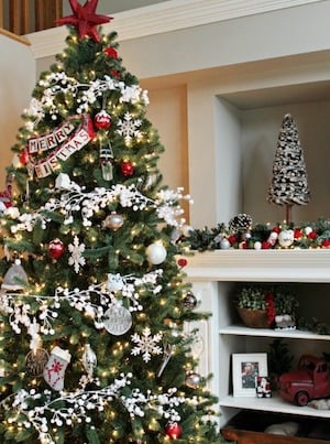 Berry Garland Christmas Tree