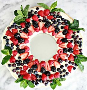 Christmas Wreath Fruit Pizza for breakfast