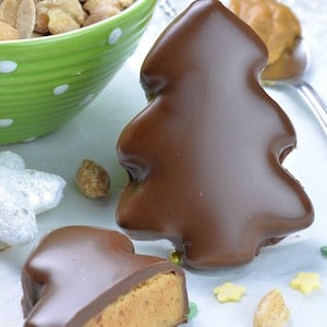 Reese’s Peanut Butter Christmas Tree Treats