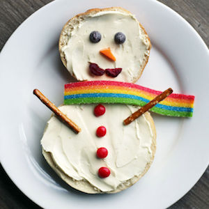 Christmas Bagel Snowman breakfast idea for kids