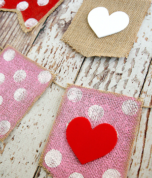 Valentine’s Day Heart Banner Decoration idea