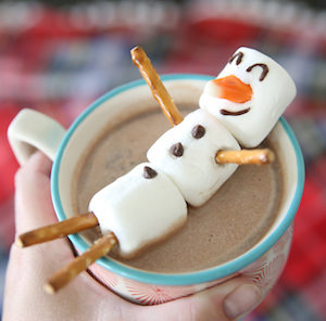 Marshmallow Snowmen for your Hot Cocoa Christmas Treat for kids