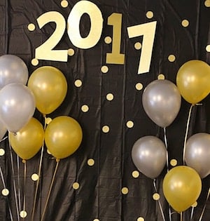 Easy DIY New Years Eve Backdrop decoration