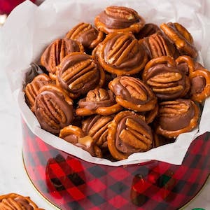 Pretzel Turtles (3 Ingredients)