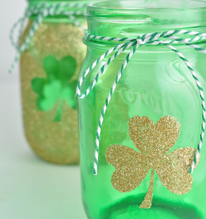 Lucky Mason Jar Luminaries decoración del día de San Patricio 