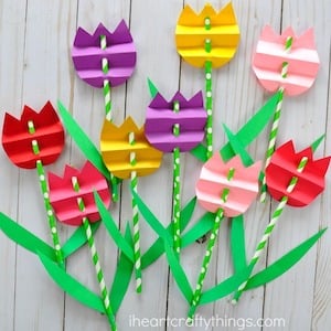 https://www.prudentpennypincher.com/wp-content/uploads/2018/02/paper-straw-tulip-craft.jpg