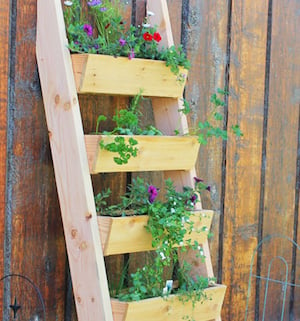 Cedar Vertical Tiered Ladder DIY garden Planters idea