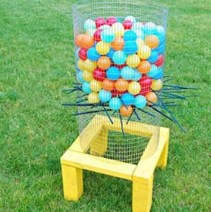 Juego Ker-Plunk de bricolaje en el patio trasero