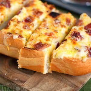 Grilled Cheesy Bacon Ranch Bread