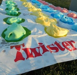 Juego de bricolaje backyaes twister con crema de afeitar de colores