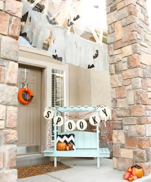 Halloween porch Decor with spooky garland