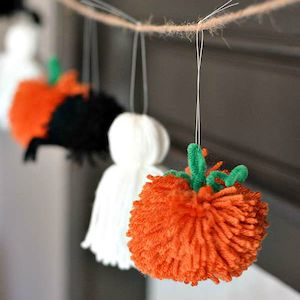 DIY Yarn Halloween Garland decoration