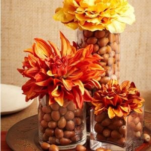 acorns in a vase with mums diy fall centerpiece