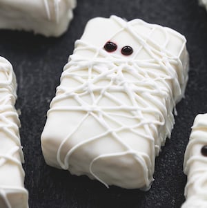 Halloween Rice Krispie Treat Mummies