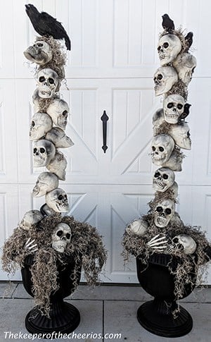 DIY Halloween Skull Entryway Pots decoration for the porch