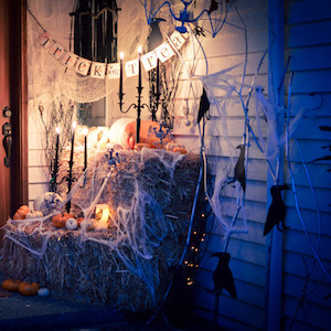 Spooky Halloween Decor for the front porch