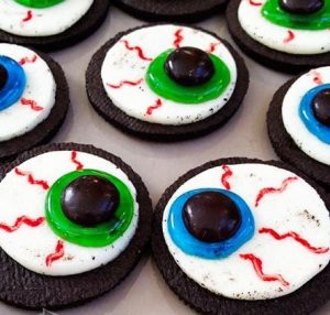 Halloween Oreo Cookie Eyeballs