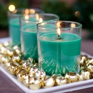 Easy Christmas table decoration with candles and bells in a tray
