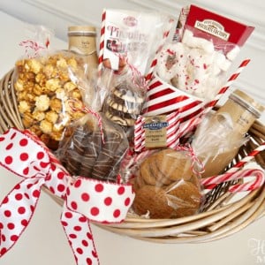 Easy DIY Christmas Goodies gift basket