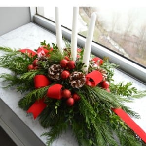DIY Evergreen Christmas Candle Centerpiece decor idea for apartment window