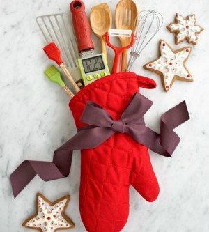 Christmas Oven Mit with Baking Utensils