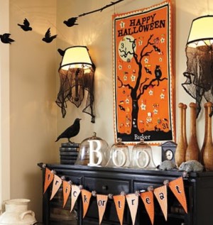 halloween bunting from pottery barn on mantel