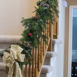cheap and easy stairway DIY christmas garland decoration