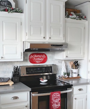 Farmhouse Christmas Kitchen Decor