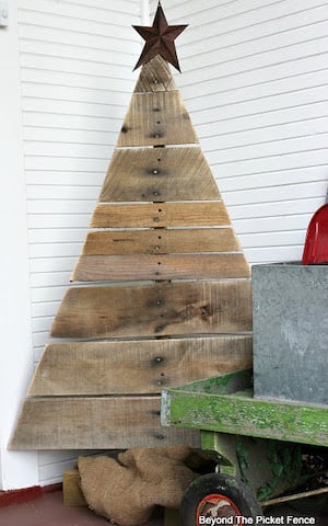 DIY Pallet Christmas Tree