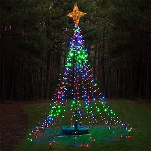 Árbol de Navidad con poste de baloncesto