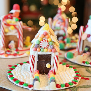 Easy Graham Cracker Gingerbread House