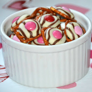 Valentine Pretzel Buttons