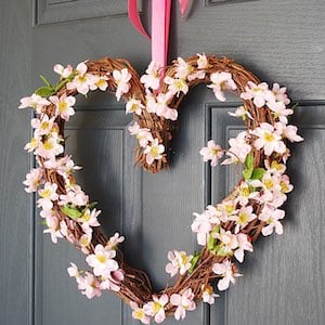 15 DIY Valentines Day Wreaths You Can Craft (Part 1)