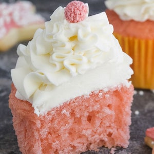 Champagne Cupcakes with Champagne Buttercream Frosting