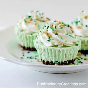 Irish Cream Ice Cream Cupcakes St Patrick's Day dessert