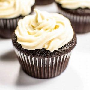  CHOCOLATE GUINNESS CUPCAKES WITH BAILEYS FROSTING
