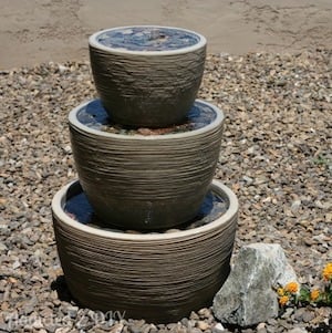 Fuente de agua escalonada de bricolaje