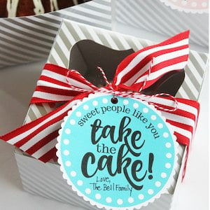 https://www.prudentpennypincher.com/wp-content/uploads/2019/03/Mini-Cake-Teacher-Appreciation-Gift-Title.jpg