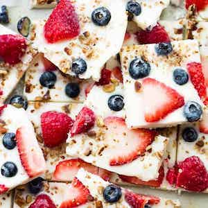 Frozen Yogurt Bark with Berries