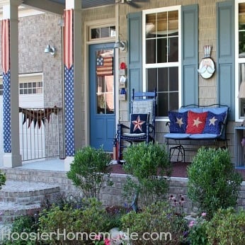 4th of July Porch with patriotic throw pillows and column decorations
