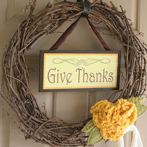 Thanksgiving Door Grapevine Wreath & Sign with Free Printable