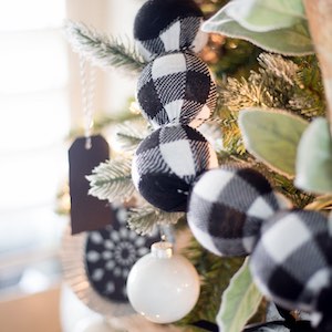 Buffalo Check Garland