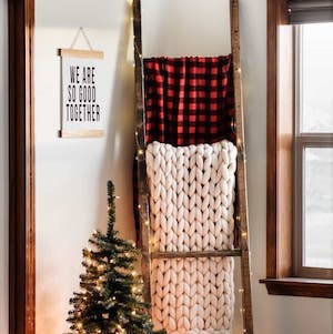DIY Christmas Blanket Ladder
