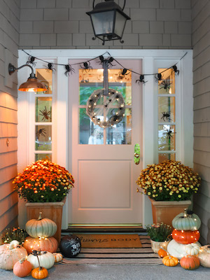 DIY Halloween Wreath and Spiderweb Garland