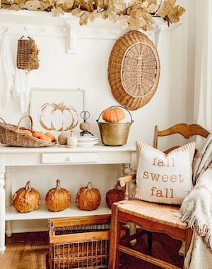 farmhouse entryway fall decor