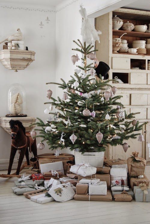 my scandinavian home: 10 Scandi Christmas Decoration Ideas from Mari's Home